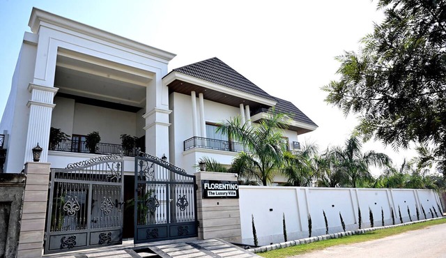 FLORENTINO The Luxury Villa With Swimming Pool — 6 Ensuite Bedrooms in Amritsar