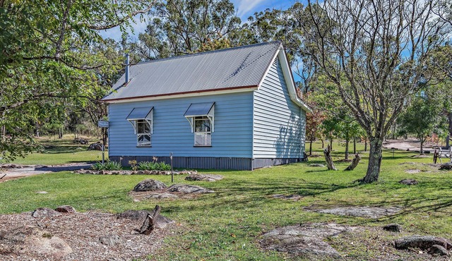 Forget Me Not Cottage @ Diamondvale Estate, perfect for couples with fireplace in Diamondvale