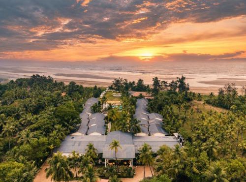 Foxoso La Beach Resort & Spa