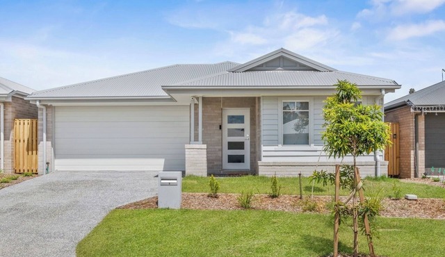 Fresh and Stylish 4BR Getaway Near Local Parklands in Crestmead