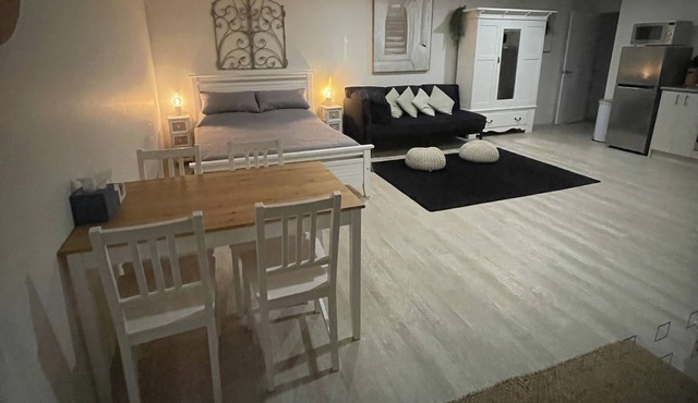 Fully Self Contained 1 Bedroom Accommodation. in Dongara
