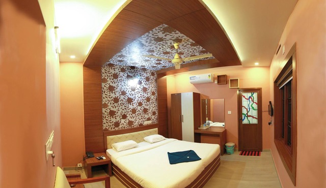 Gateway Airport Hotel