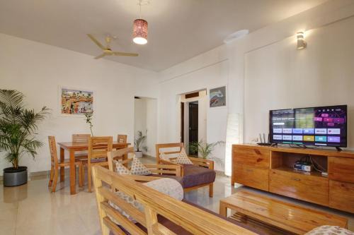 Genesis Abode - 2BHK Nest in Nature, Assagao - 10 mins from Anjuna & Vagator Beaches in Mapusa