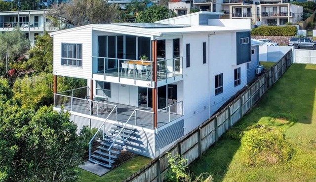 George 8 Ultimate Beach House in Alexandra Headland