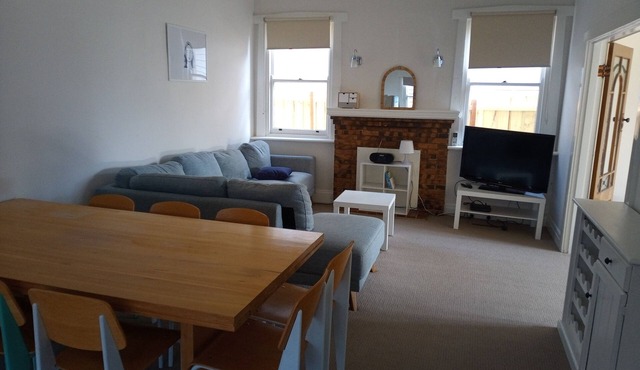 Glengrove @ Moonee Ponds, sleeps 6, big garden in Moonee Ponds