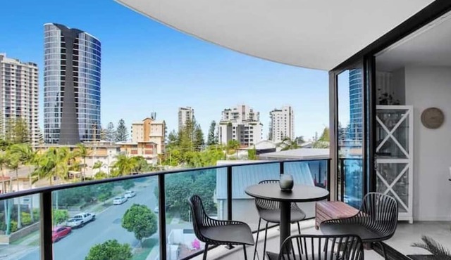 Gorgeous 3rd Floor 3 BRM Apartment in Broadbeach