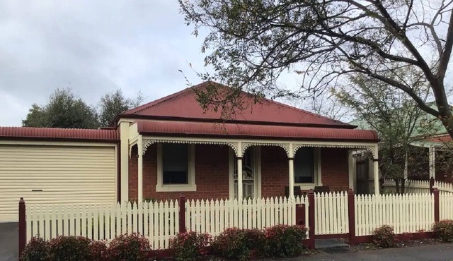 Gorgeous Parkside Cottage in Chirnside Park