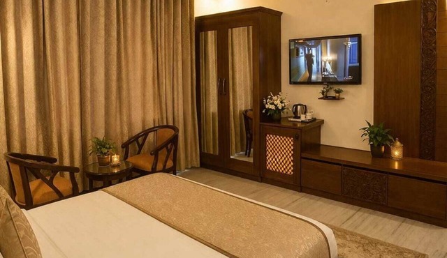 Goyal Hoteliers - Hotel The Agra Grande