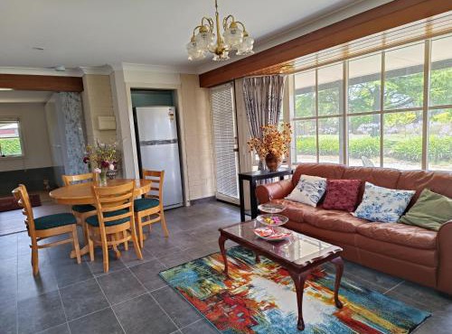 Grandvista Cottage in Yering