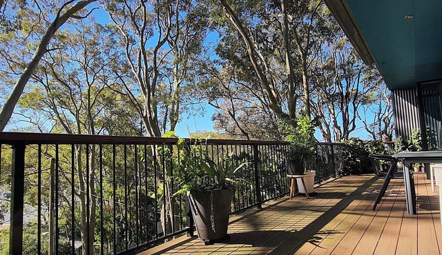 Great flat looking over Pearl Beach. See the beach, hear the waves. in Pearl Beach