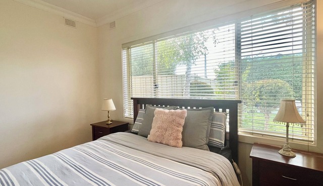 Greenacres Lodge | 2BR, WIFI, Easy CBD&shops Access,private yards and parking in Greenacres