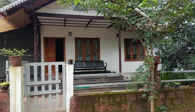 Greenways Home Stay in Chekadi