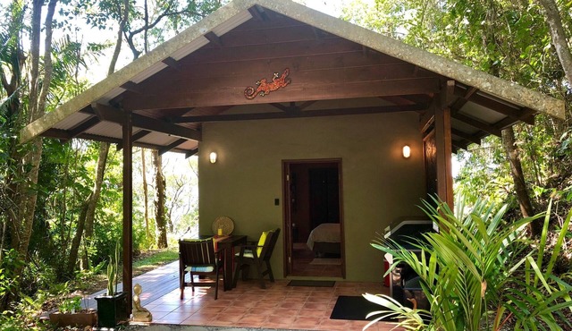 Gunnadoo - Ocean View Hut with jacuzzi, rainforest and ocean views in Rocky Point