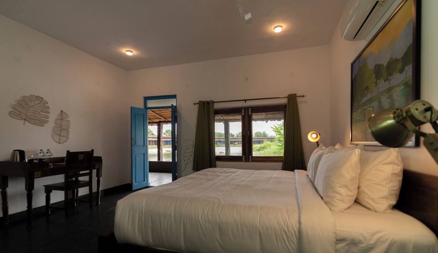 Hampi's Feathers Resort