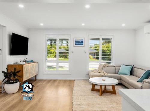 Hampton's Style Holiday Retreat - close to the beach! in Encounter Bay
