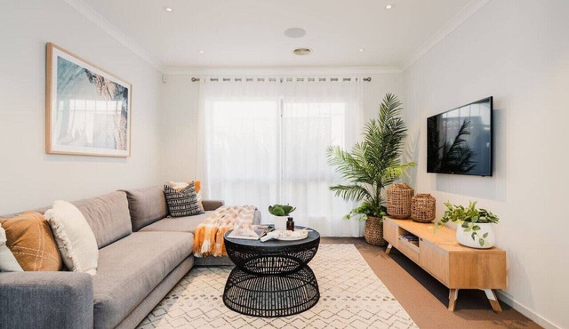 Hamptons Haven; Luxe 4 bedroom, 2 bathroom, WIFI in Armstrong Creek