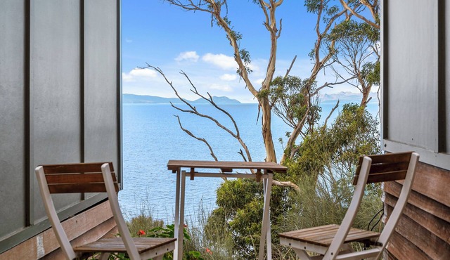 Hamptons on the Bay - Cabin with Balcony in Glamorgan-Spring Bay