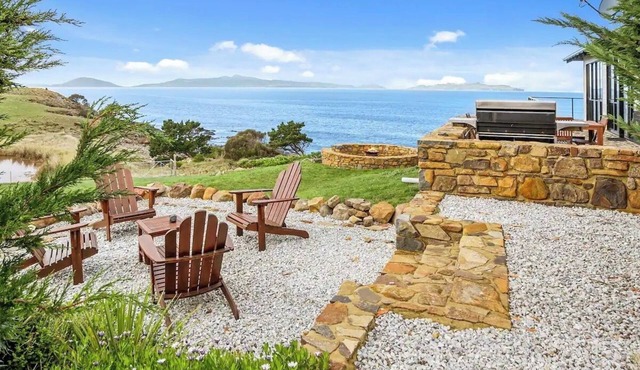 Hamptons on the Bay - Luxe Residence in Glamorgan-Spring Bay