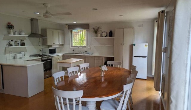 Happy & Spacious Home (nr hospital) @Garran in Garran