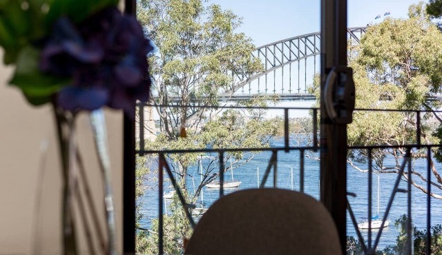 Harbourfront Art Deco Hall Sought after in Sydney in McMahons Point