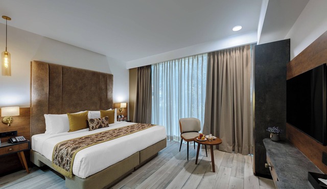 Hays AIR By Ahuja Residences - Golf Course Ext. Road & Sector 51