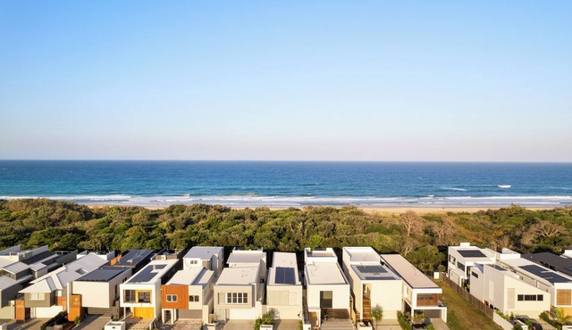 Heated Pool Oceanfront Luxe Family Oasis 4Br Pets in Marcoola