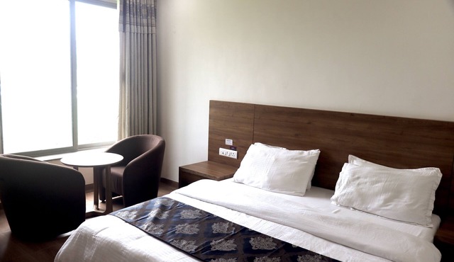 Heaven7 Hotel & Resort in Himatnagar