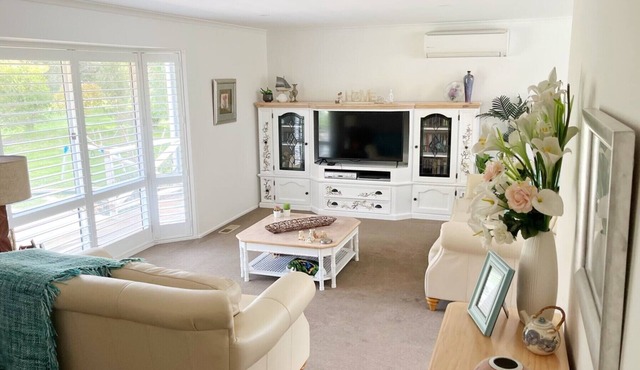 Helen's Cottage, for a serene and peaceful getaway in Tyabb