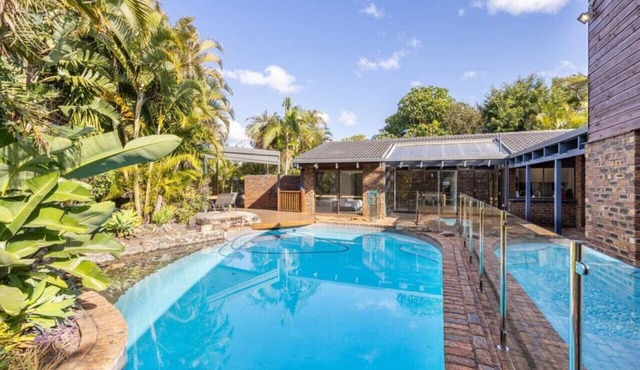Hidden Bali style 5BR house in Robertson in Robertson