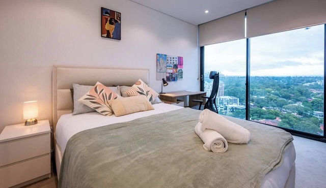 High-Rise1BR Views Free Parking St Leonards in St Leonards