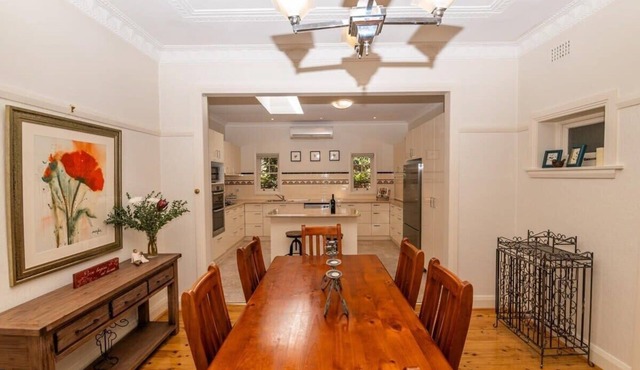 Hillside Cottage - Spacious, Walk to CBD in Bathurst