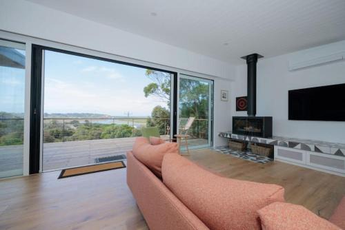 Hilltop Vistas Pet Friendly in Aireys Inlet