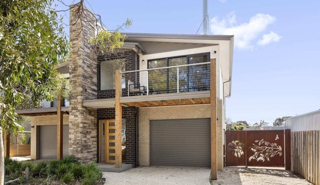 Holmly 2 - Premium Position, Walk to Everything! in Anglesea