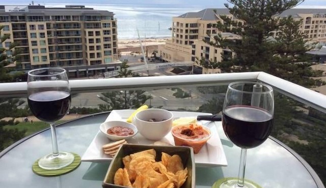 Horizon View at Glenelg Beach in Glenelg