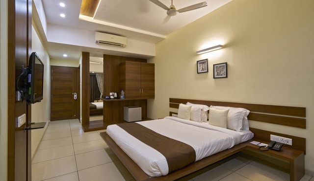 Hotel 3 Leaves Kolhapur