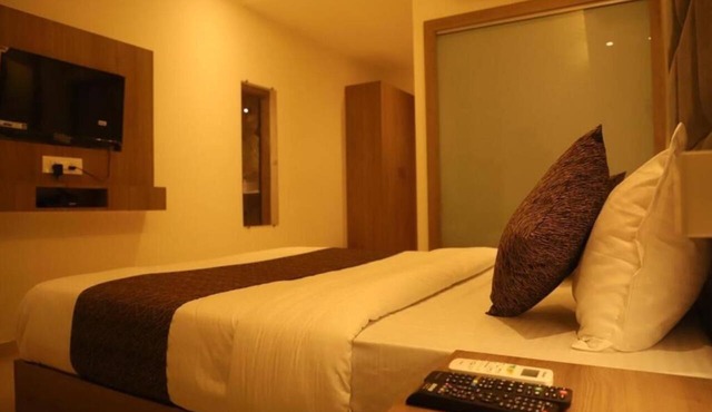 Hotel Abrol Suites in Mumbai