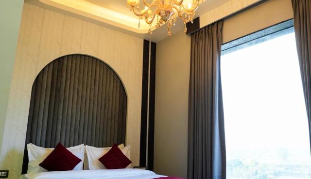 Hotel Adsan Heights in Gajraula