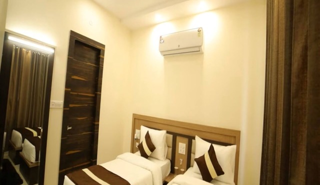 Hotel Amber in Thanesar