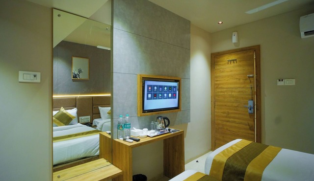 Hotel Amber Paramount in Mumbai