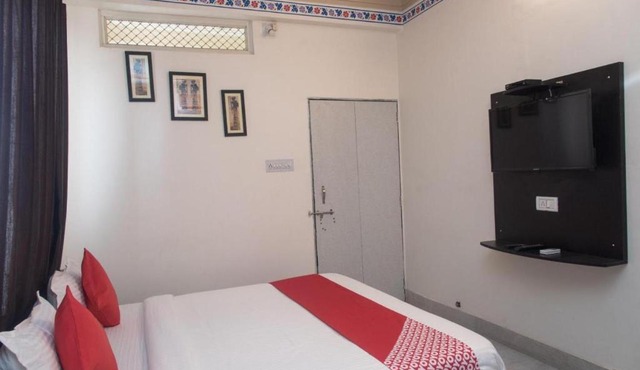 Hotel Amrapali UDAIPUR BEST GORUP BOOKING HOTEL NEAR CA CIRCLE
