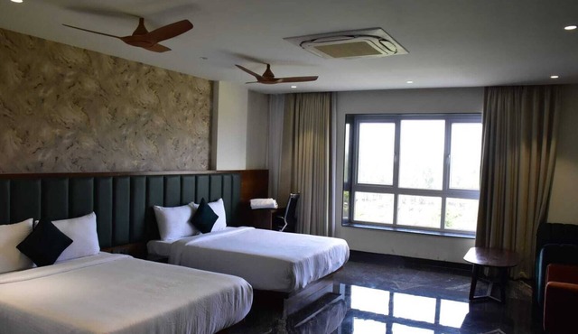 Hotel Atiraj in Sohagpur