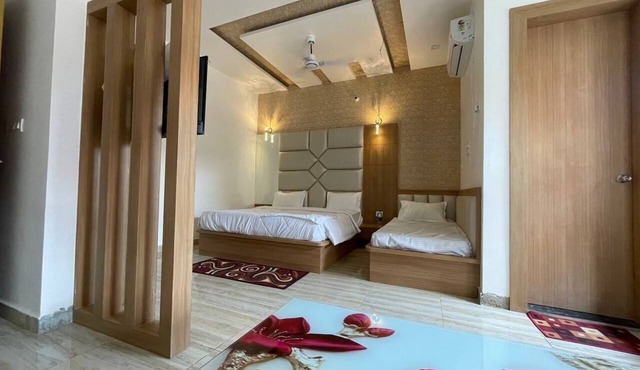 Hotel B P Emerald