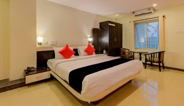 Hotel Beehive Grand