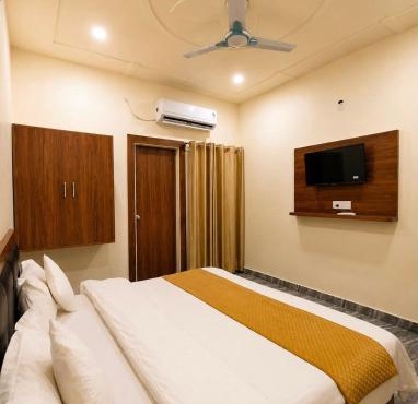 Hotel Brij Stay - Vrindavan #Near Prem Mandir #Peacefully Located Away From Crowds #AC Rooms #Parking