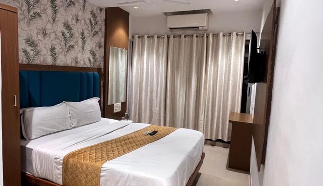 Hotel Crystal Palace Near US Consulate Bandra Kurla Complex Mumbai Near Mumbai Airport Mumbai
