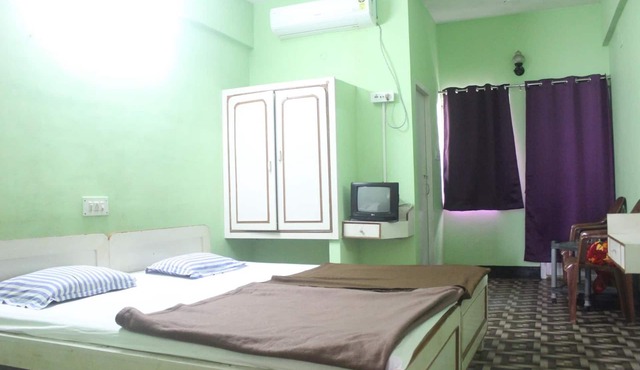 Hotel Deepak