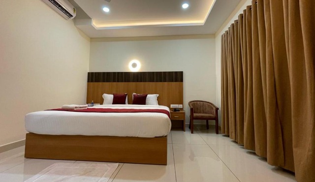Hotel Deepakam Inn