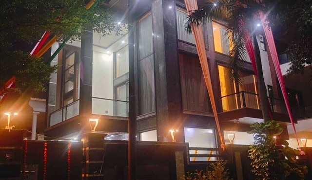 Hotel Delluna in Greater Noida