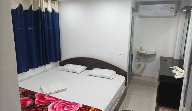 Hotel Dharam Mukti in Raxaul