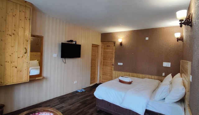 Hotel Fifth Season - Pahalgam